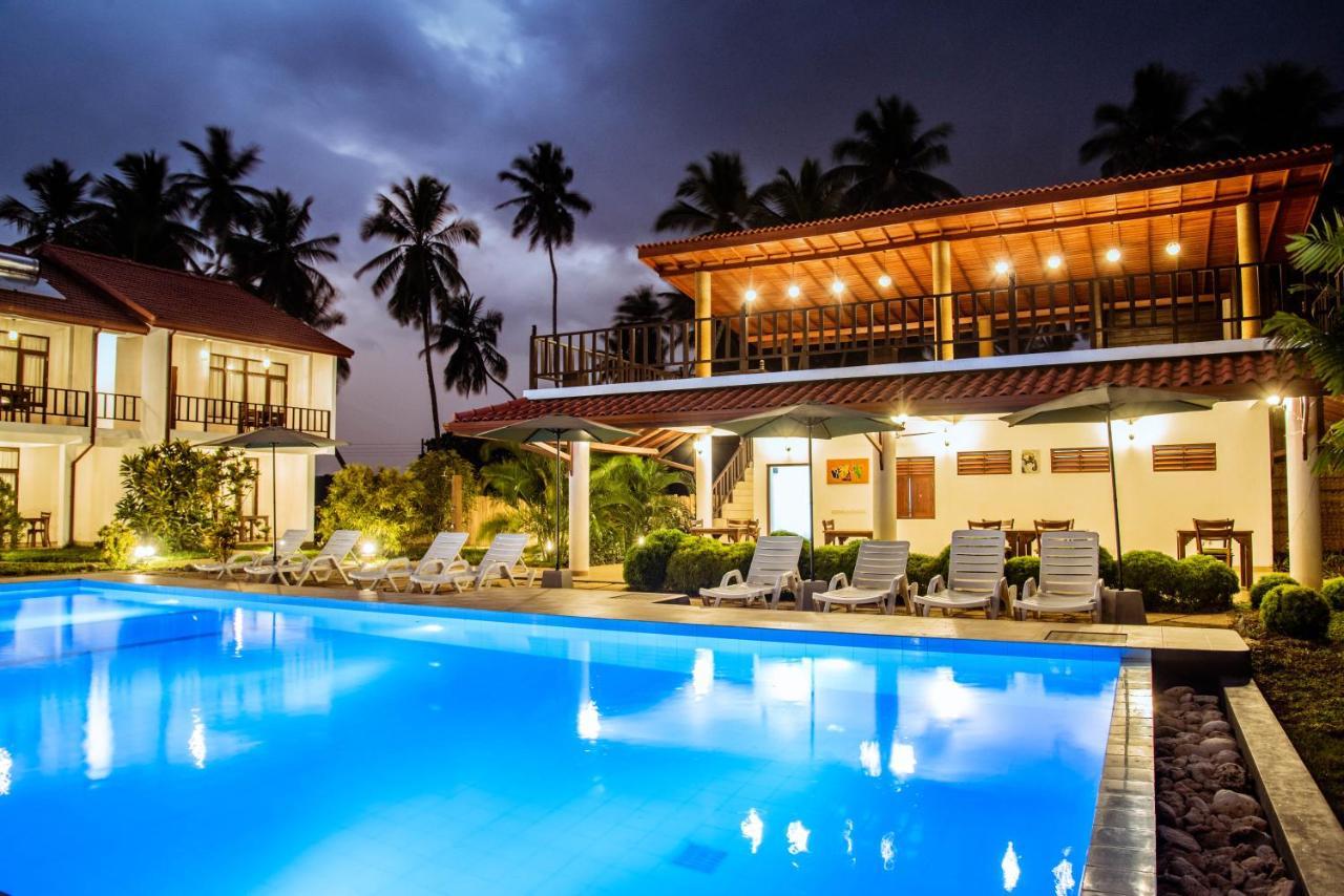 Green Parrot Beach Resort Tangalle Exteriör bild